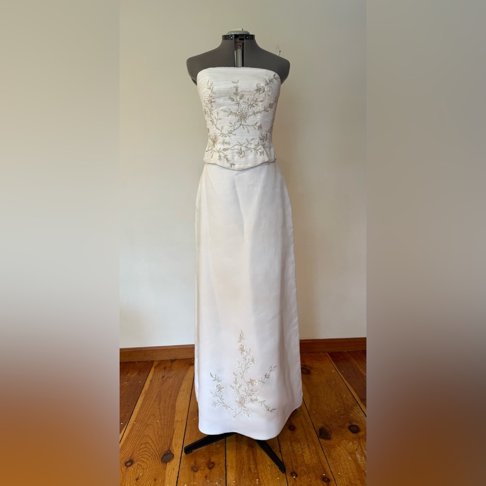Elegant 4 Piece Strapless White Embroidered Floral Wedding Dress